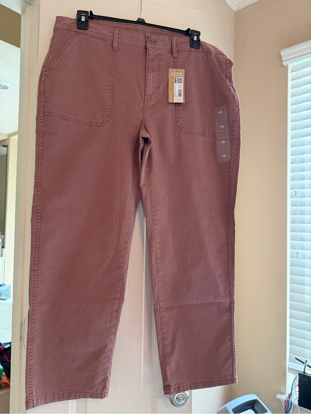 Women’s Eddie Bauer Relaxed Fit Pants in Mauve - size 16